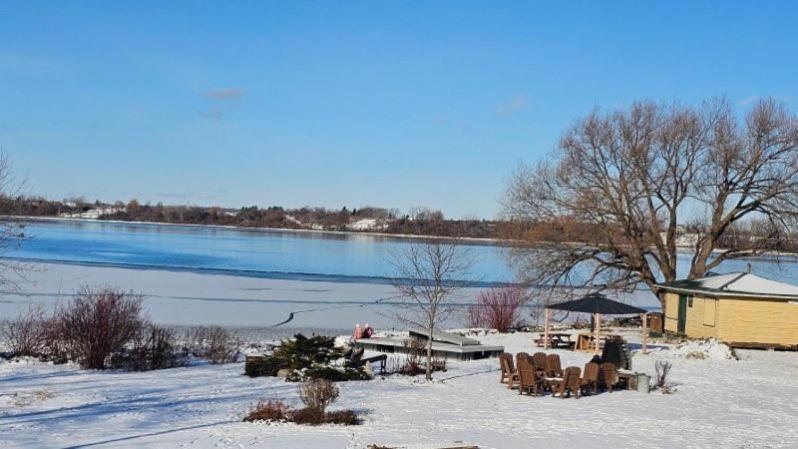 Hotel Oasis Lac St-Louis Салабери дьо Валифийлд Екстериор снимка