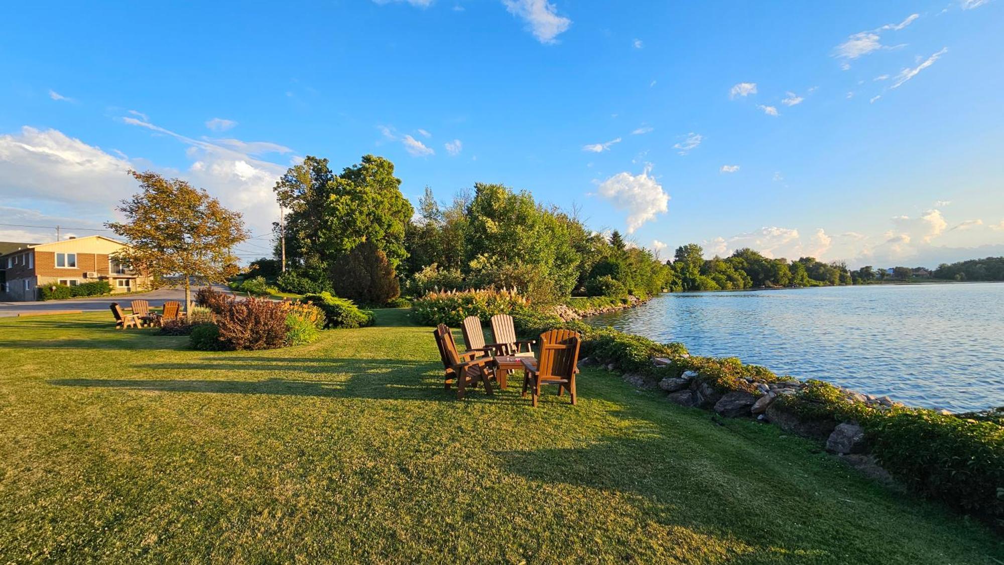 Hotel Oasis Lac St-Louis Салабери дьо Валифийлд Екстериор снимка