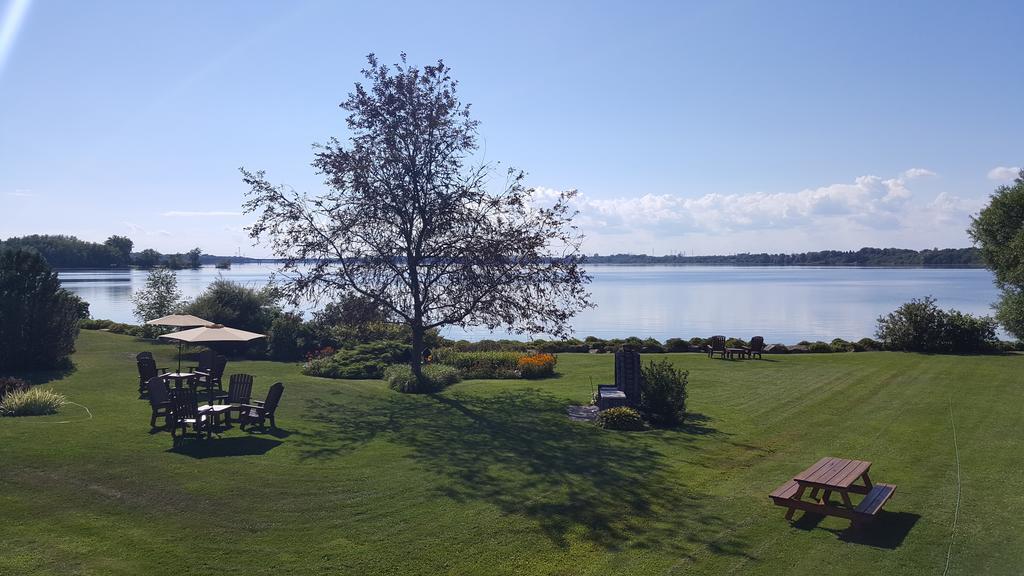 Hotel Oasis Lac St-Louis Салабери дьо Валифийлд Екстериор снимка